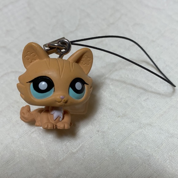 Littlest Pet Shop Other - Littlest Pet Shop Kitten Dangler Charm by Hasbro